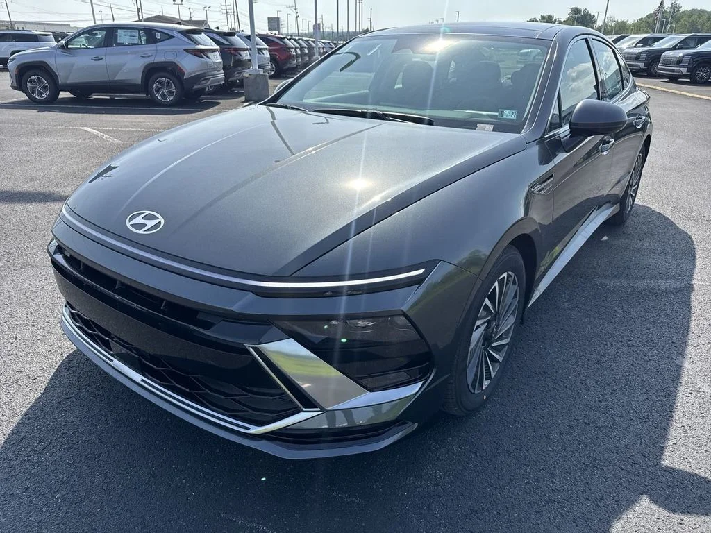 New 2026 Gray Hyundai SEL image 4