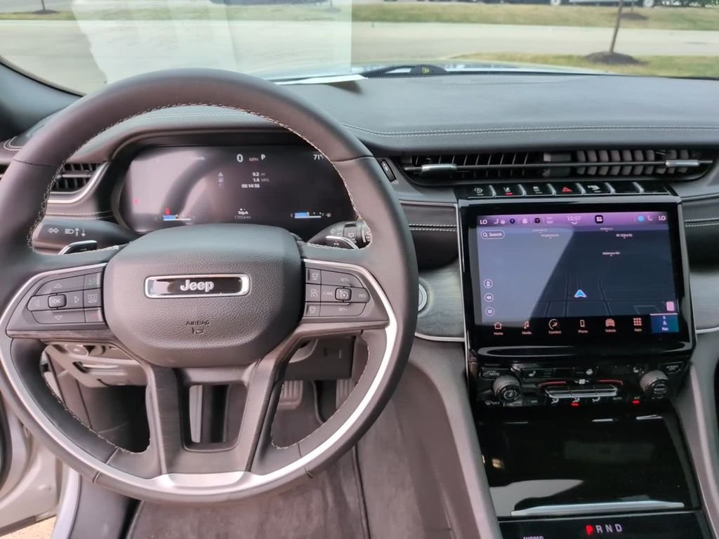 Used 2025 Silver Jeep Limited image 29