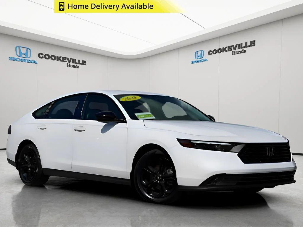 Used 2025 White Honda SE image 1