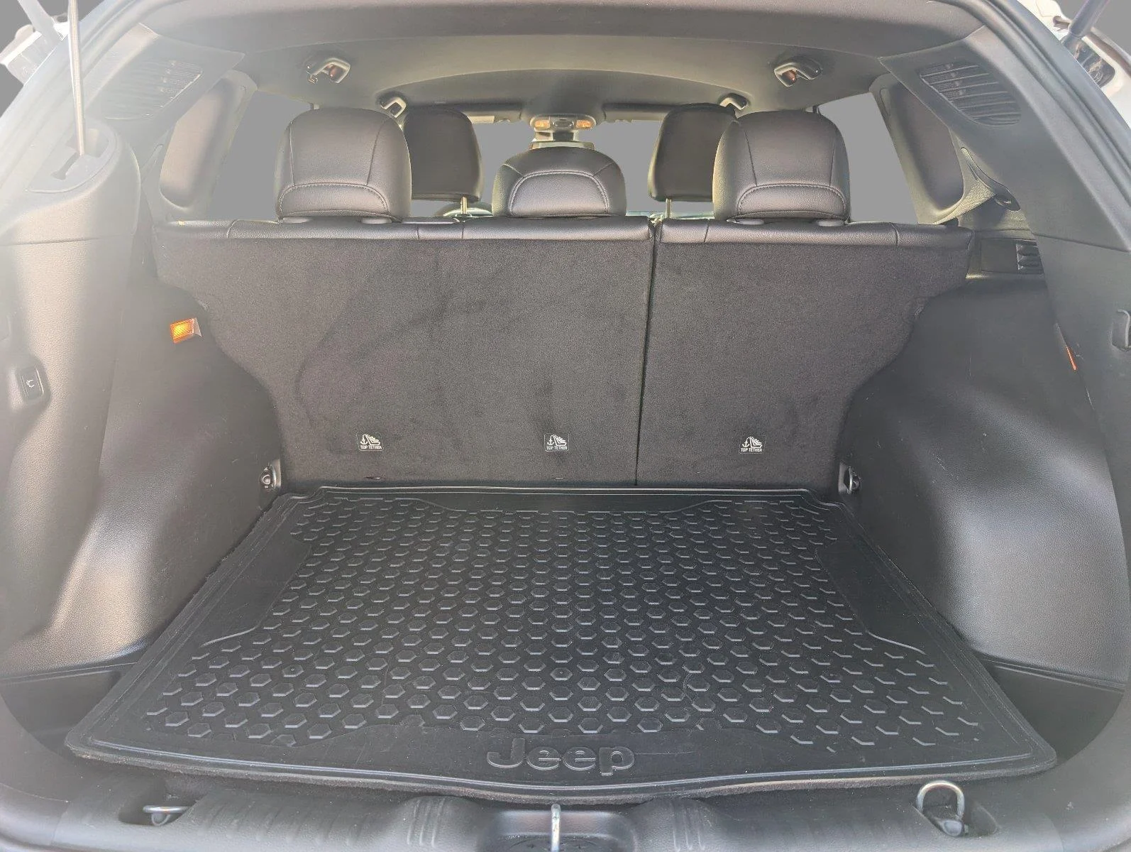 Used 2025 Bright White Clearcoat Jeep Latitude image 5