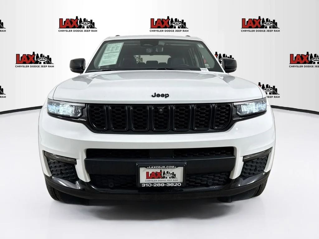 Used 2022 White Jeep Limited image 2