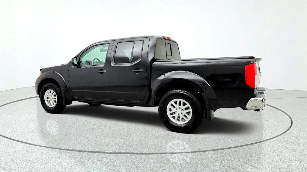 Used 2017 Magnetic Black Nissan 2017.5 Crew Cab 4x4 SV V6 Automatic w/ Value Truck Pkg image 7