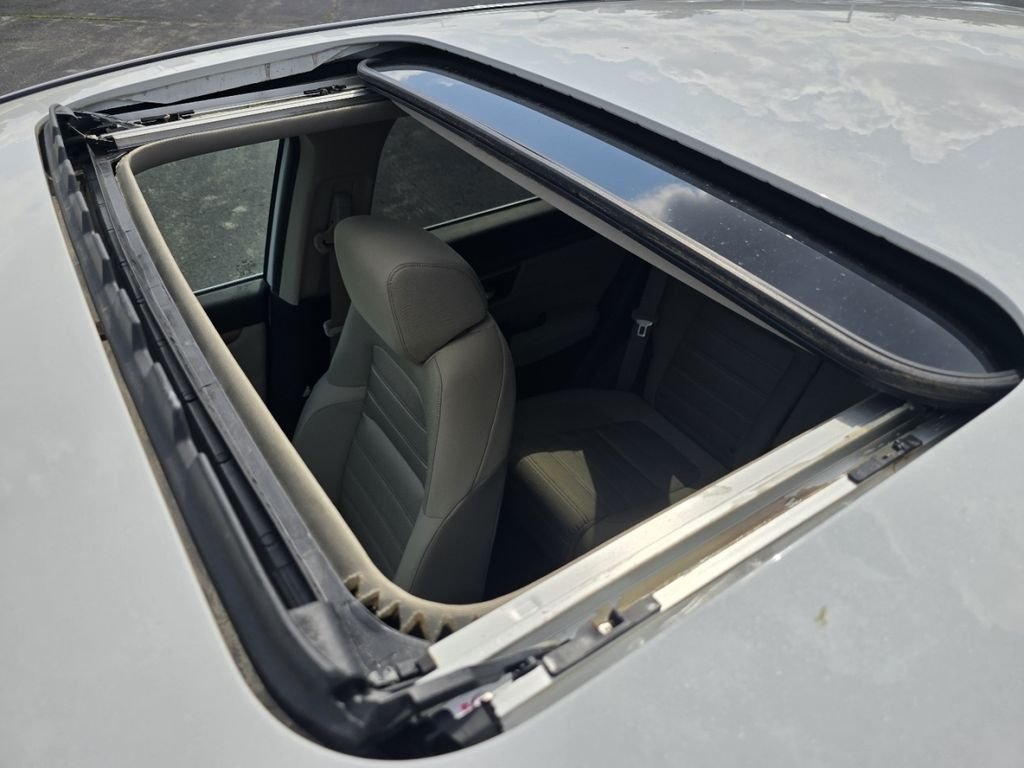 Used 2022 White Honda EX image 3
