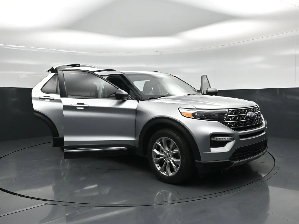 Used 2021 Silver Ford XLT image 27