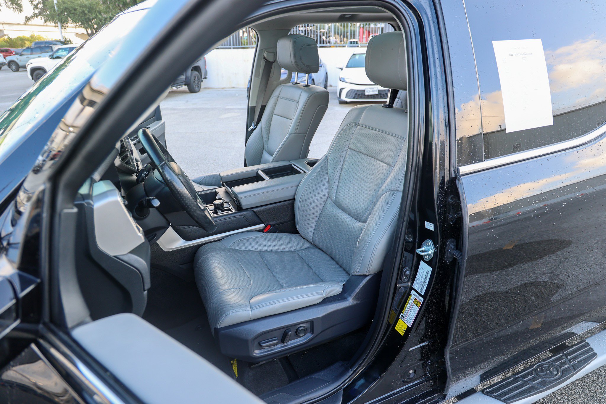 Used 2022 MIDNIGHT BLACK ME Toyota Limited image 36