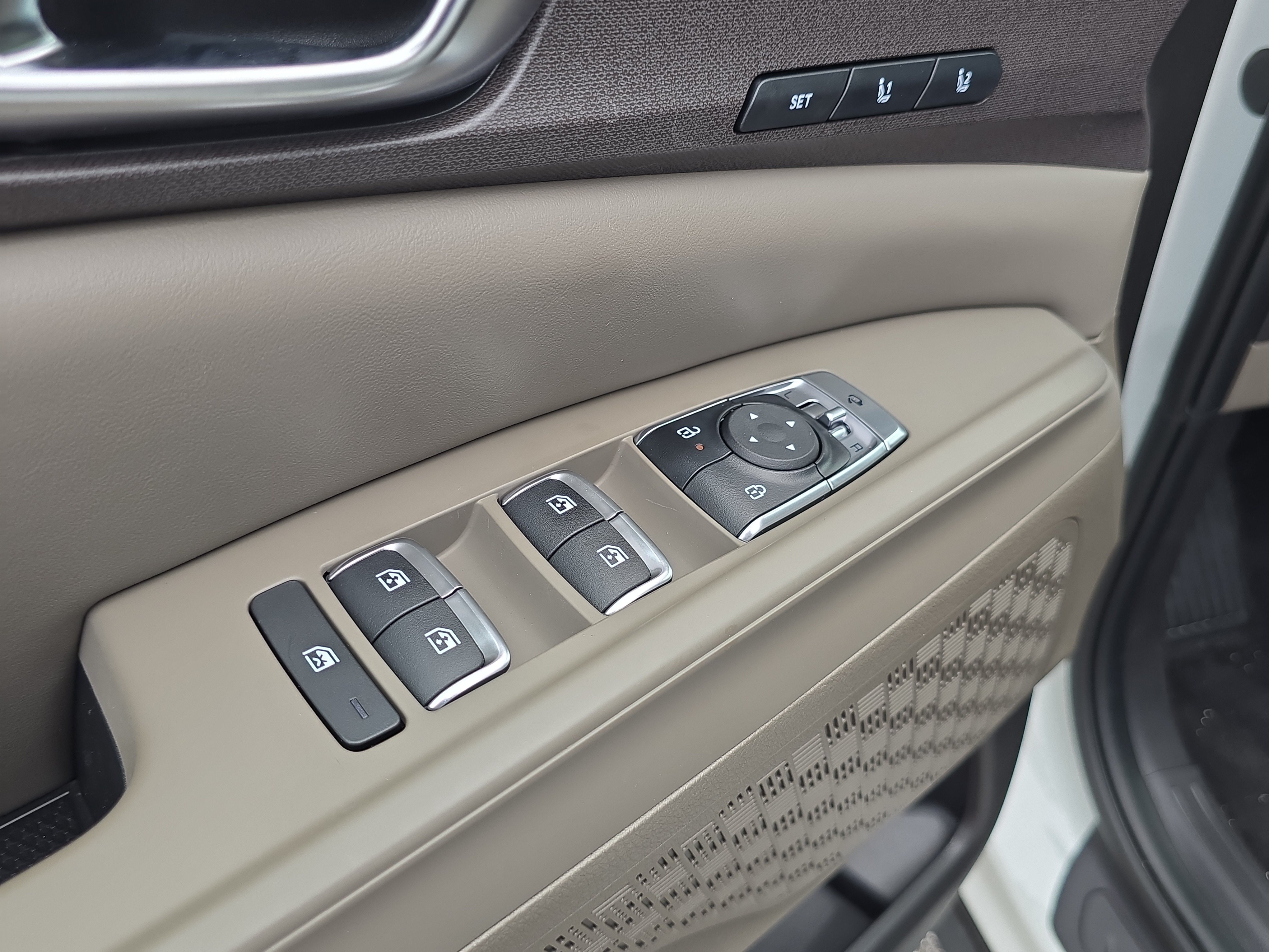 New 2026 Snow White Pearl Kia EX image 21