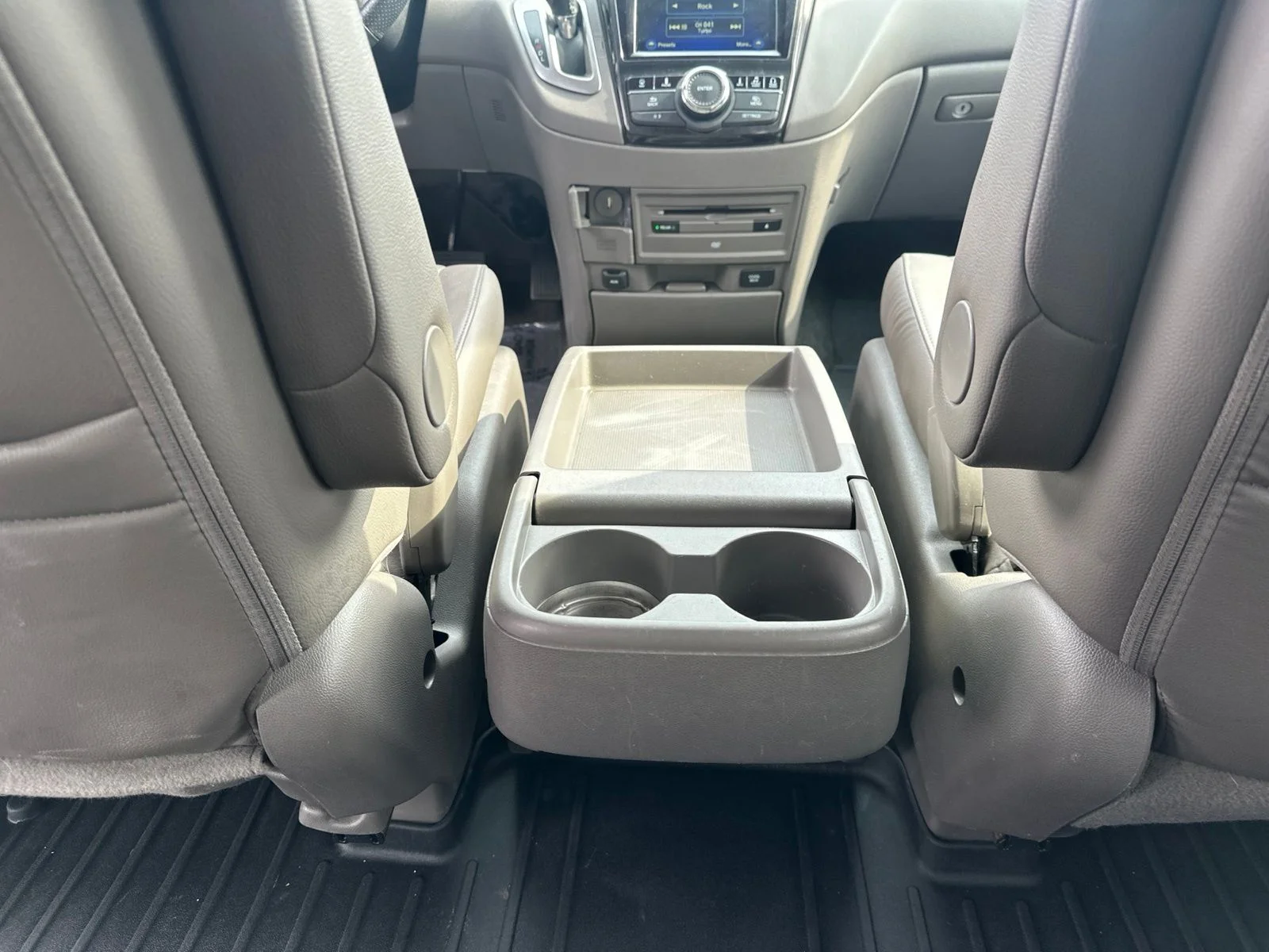 Used 2014 Modern Steel Metallic Honda Touring Elite image 23