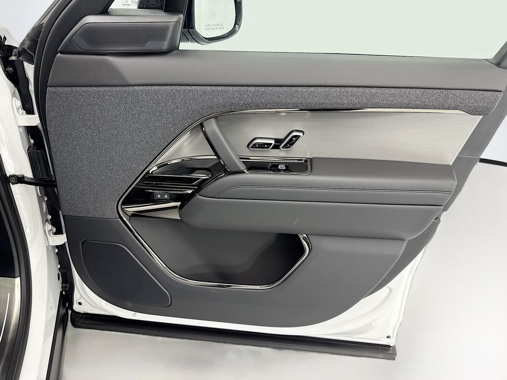 New 2026 Ostuni Pearl White Land Rover SE image 25