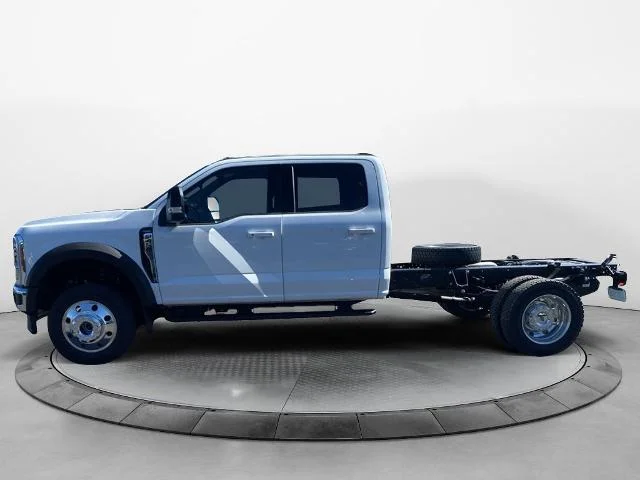 New 2026 Oxford White Ford F-450® LARIAT® image 8