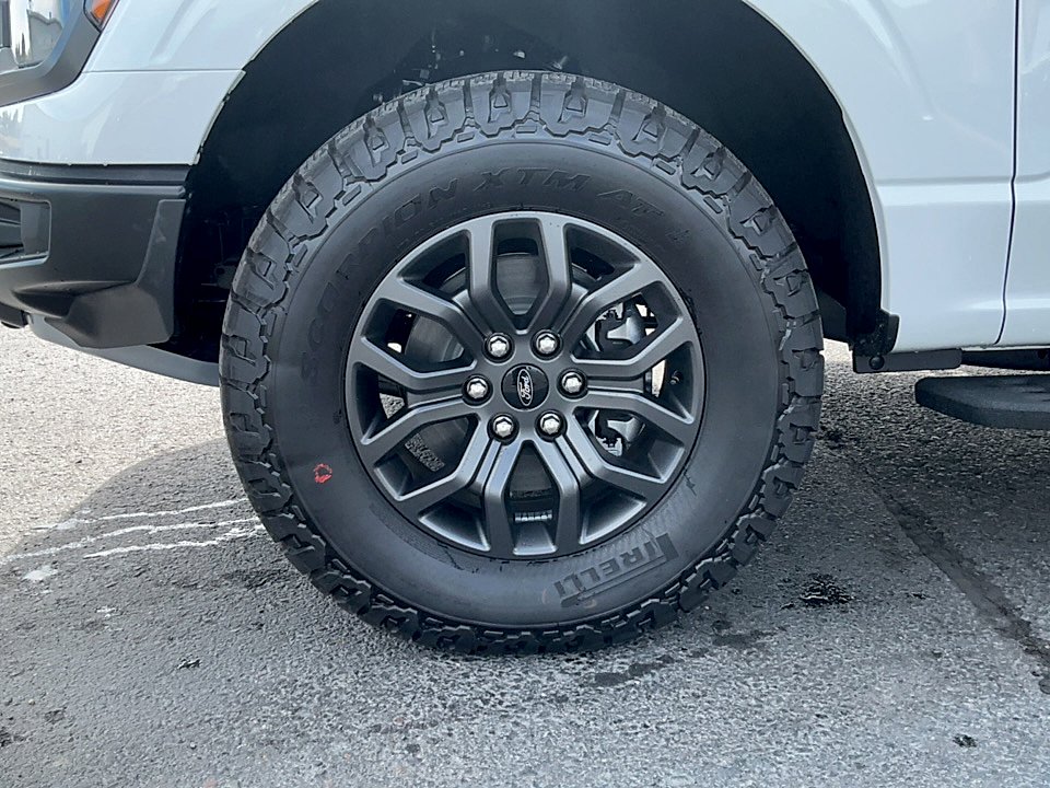 New 2026 Oxford White Ford Tremor image 9