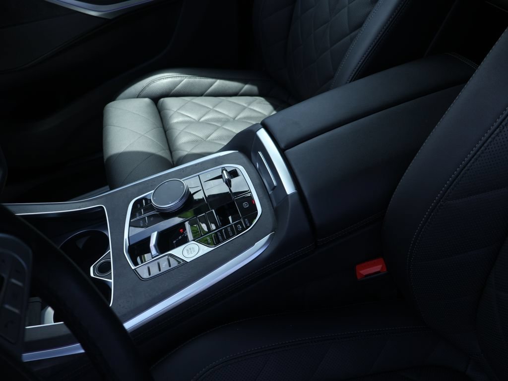 2025 BMW X7 40i - Photo 28