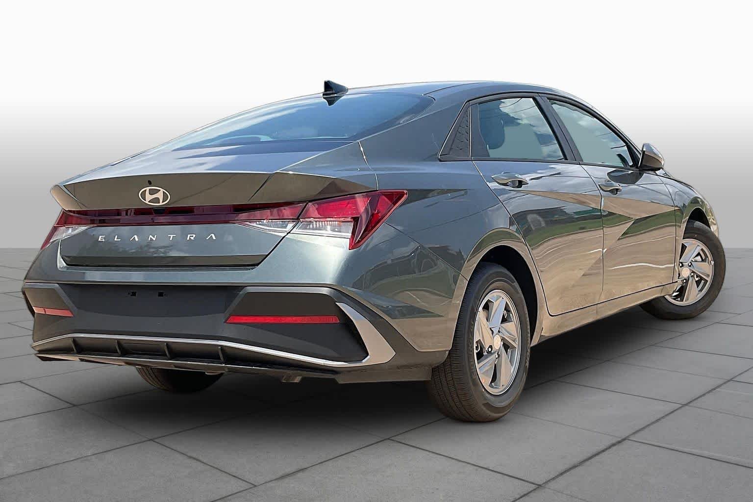 Used 2026 Amazon Gray Hyundai SE image 13