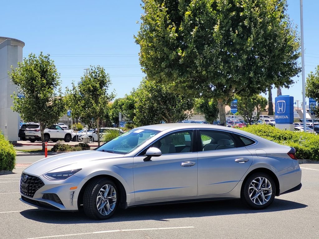 Certified Used 2023 Silver Hyundai SEL image 7