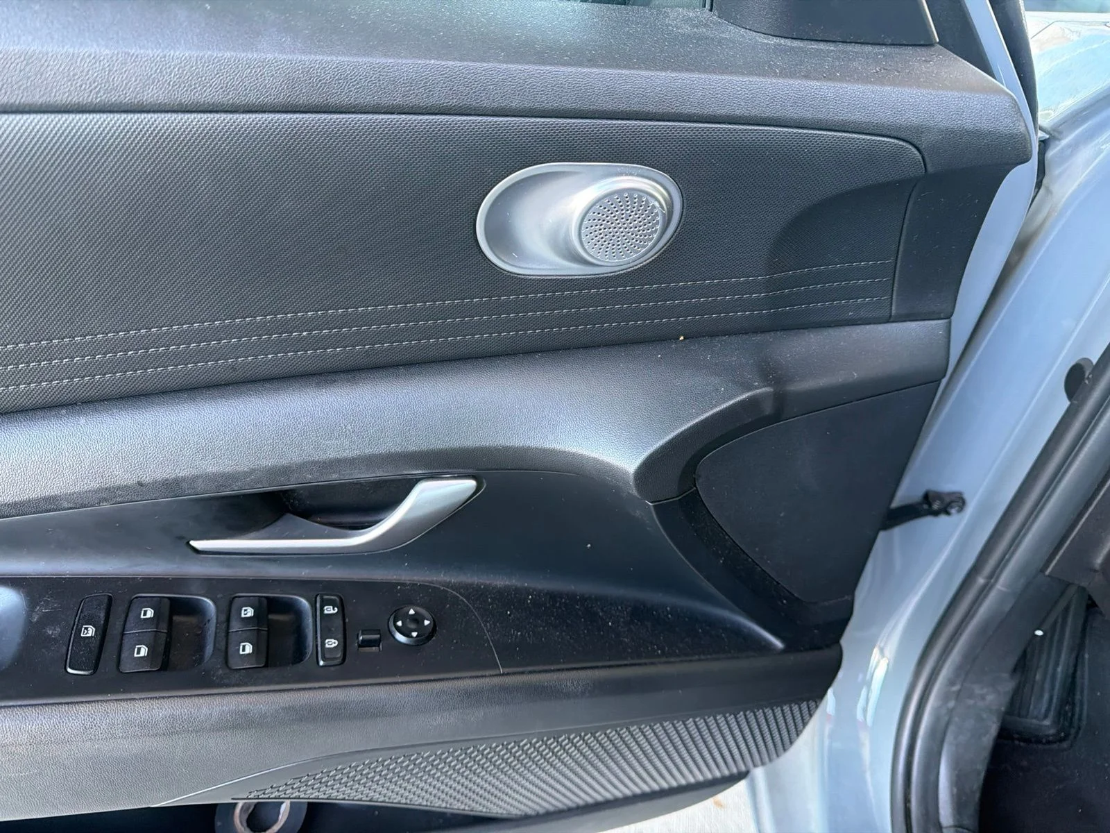 Used 2023 Gray Hyundai SEL image 6