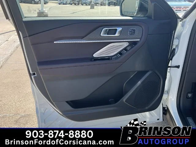 New 2026 Star White Metallic Tri-Coat Ford Platinum™ image 32