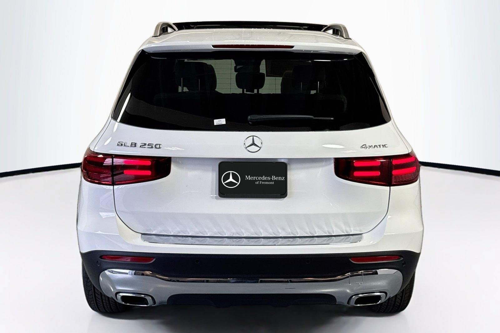 New 2026 Polar White Mercedes-Benz GLB 250 image 6
