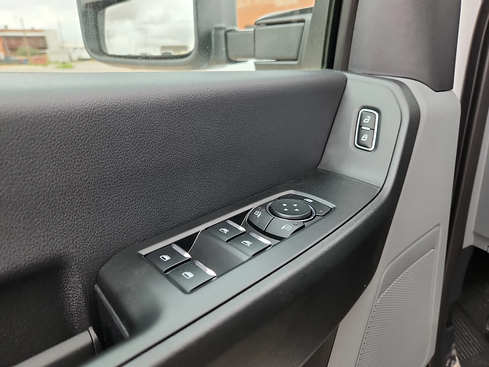 New 2026 Oxford White Ford F-250® XL image 15