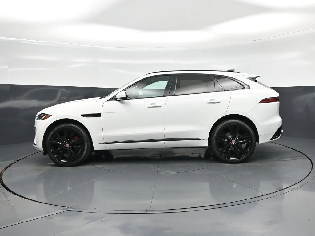 Used 2023  Jaguar P400 R-Dynamic S image 25