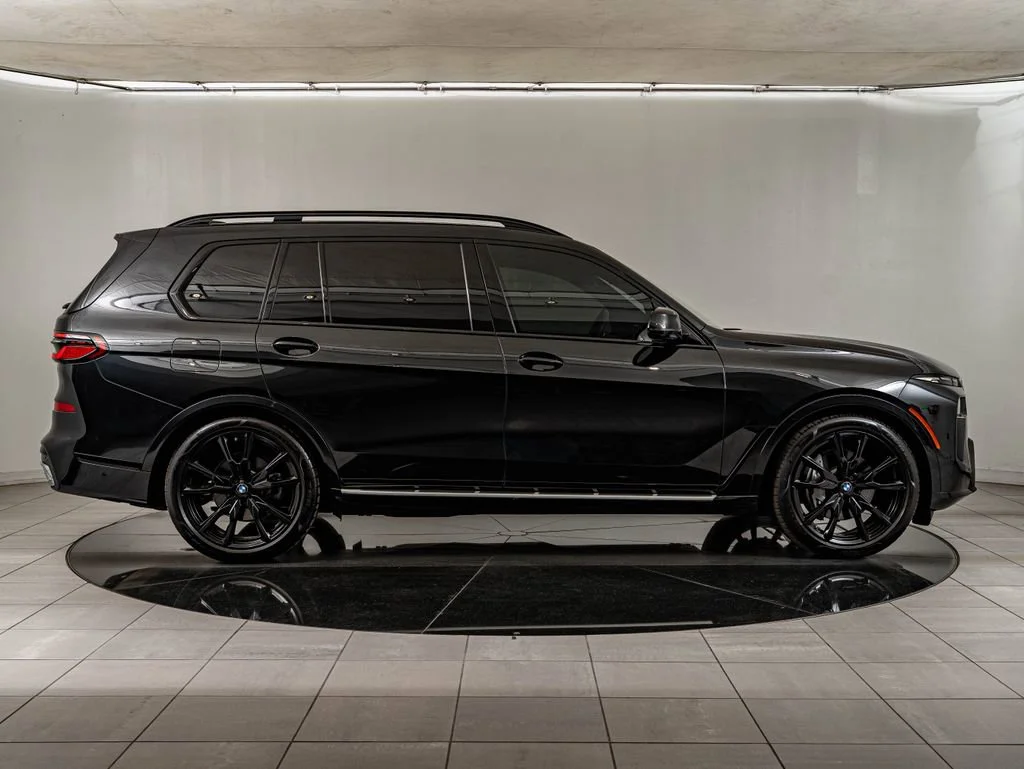 Used 2025 Black Sapphire Metallic BMW xDrive40i image 4