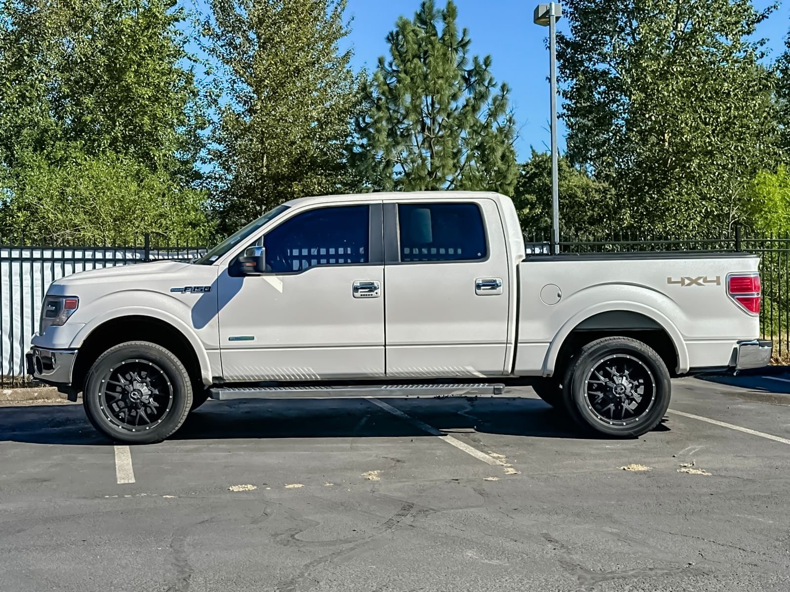Used 2013 White Ford Lariat image 6