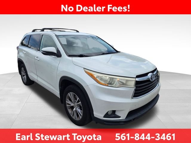 Used 2015  Toyota  image 2