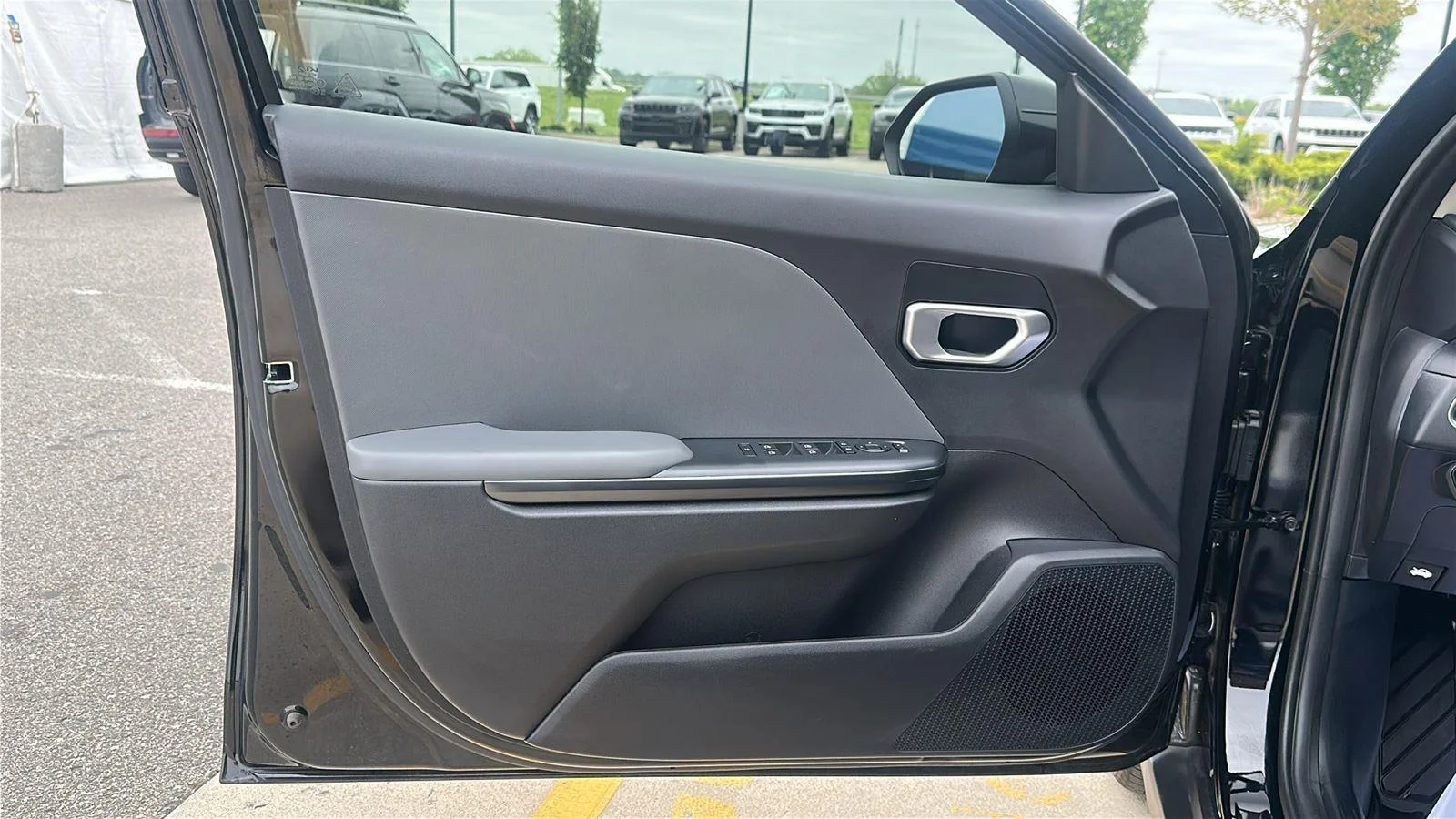 Used 2025 Aurora Black Pearl Kia LXS image 8