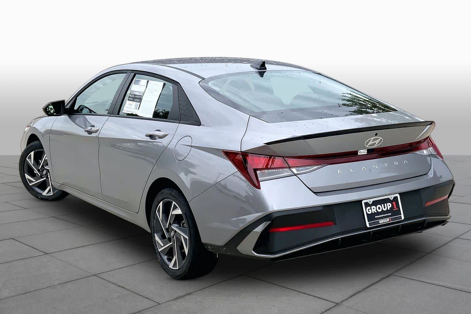 2025 Hyundai Elantra SEL - Photo 12