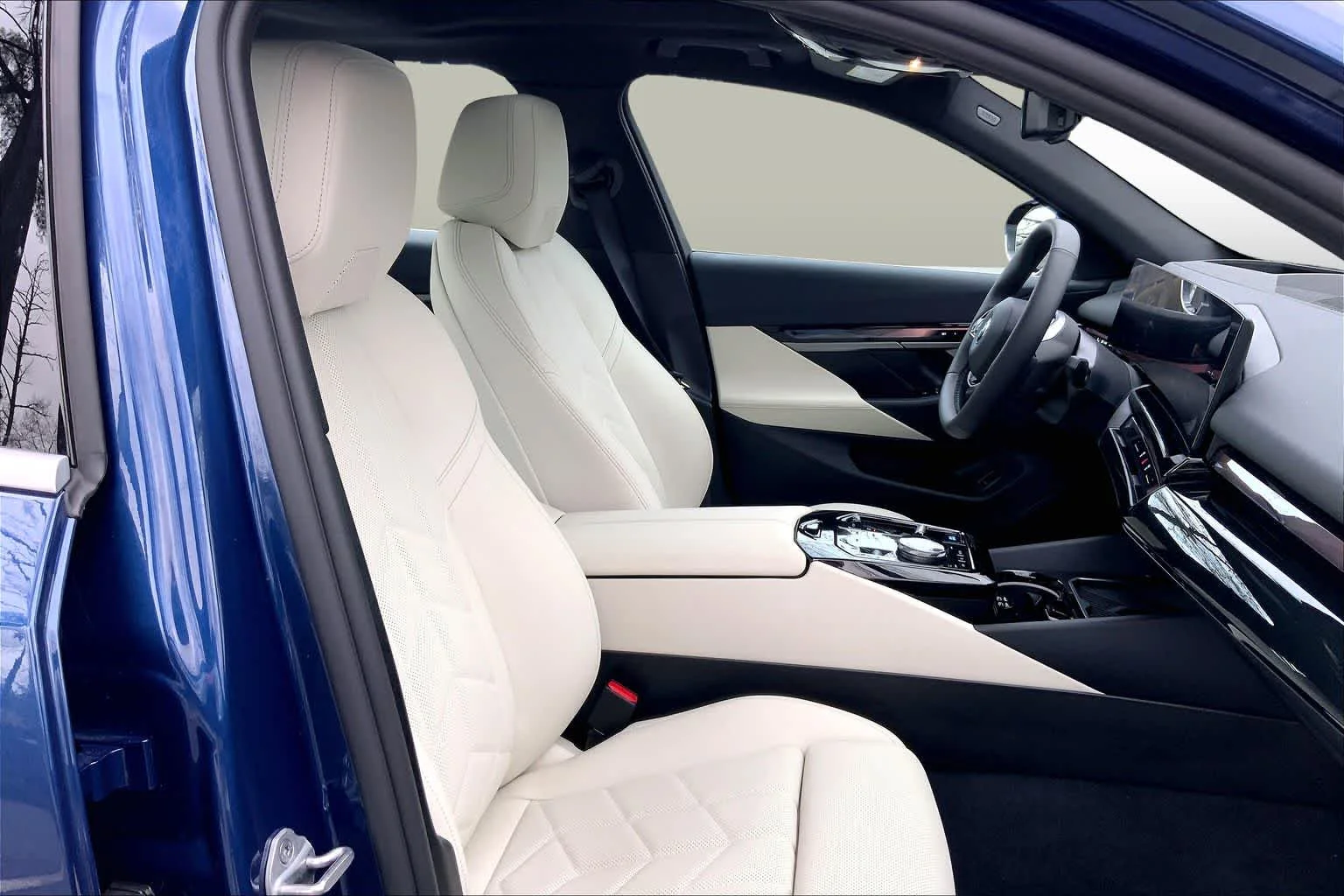 Used 2026 Phytonic Blue Metallic BMW xDrive40 image 7