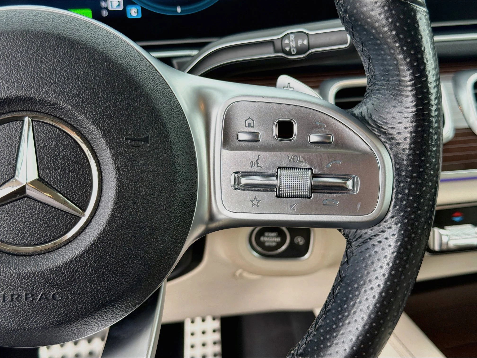 Used 2021 Diamond White Metallic Mercedes-Benz GLS 580 image 41