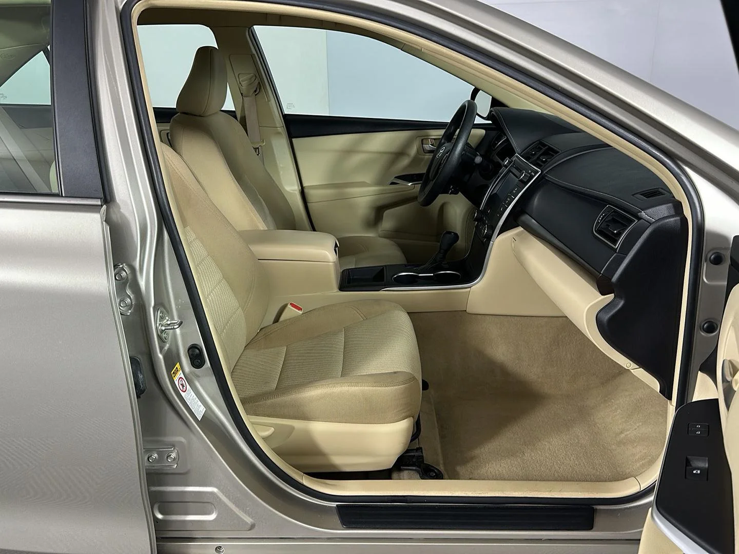 Used 2017 Creme Brulee Mica Toyota LE image 25