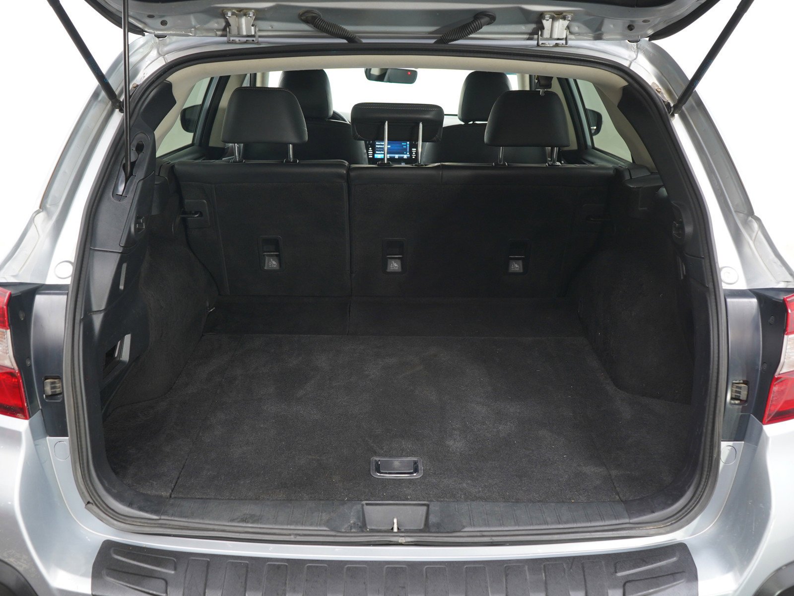 Used 2019 Ice Silver Metallic Subaru 2.5i image 17