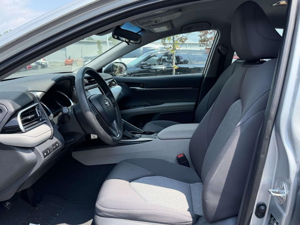 Used 2018 Silver Toyota LE image 5