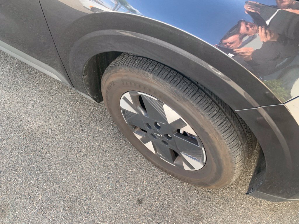 Used 2026 Gray Kia LXS image 5