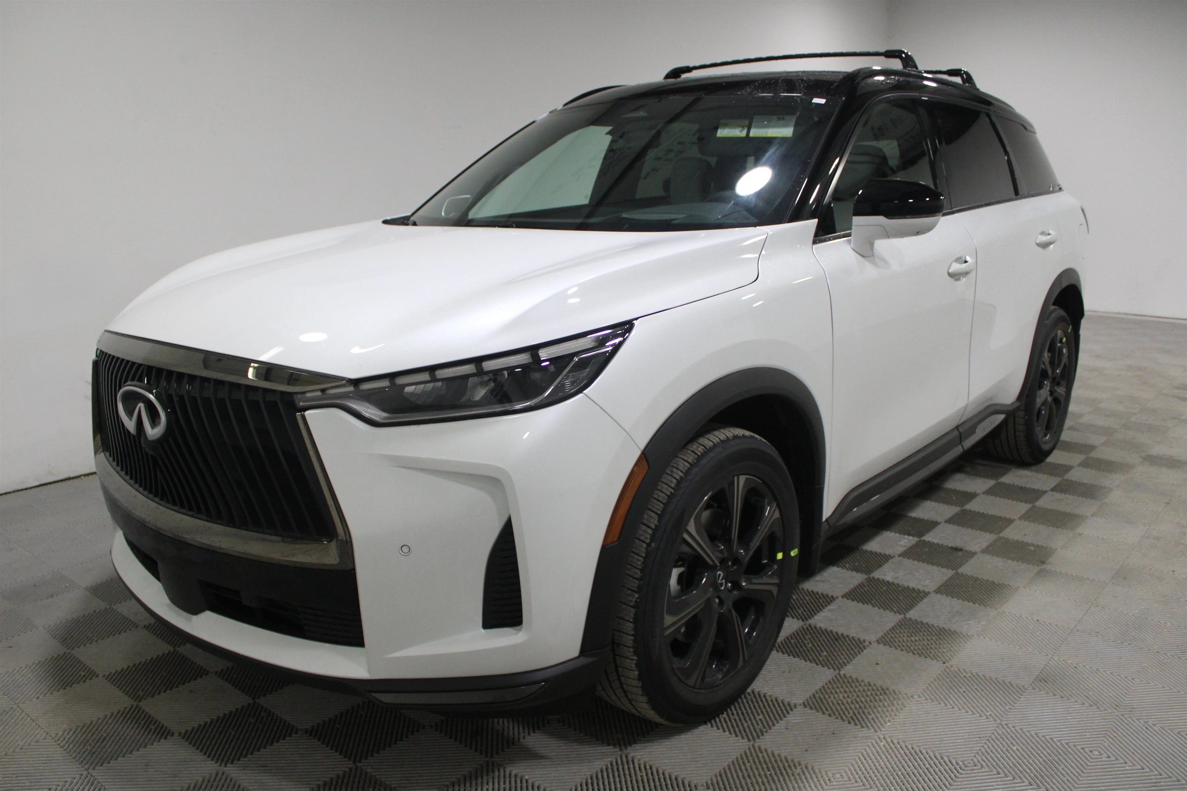 Used 2026 Radiant White/Black Obsidian INFINITI AUTOGRAPH image 35