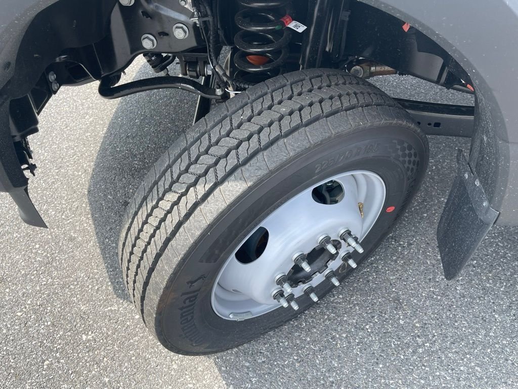 New 2026 Oxford White Ford F-450® XL image 4