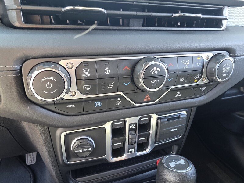 Used 2025 Crystal Metallic JEEP SAHARA 4X4 image 24