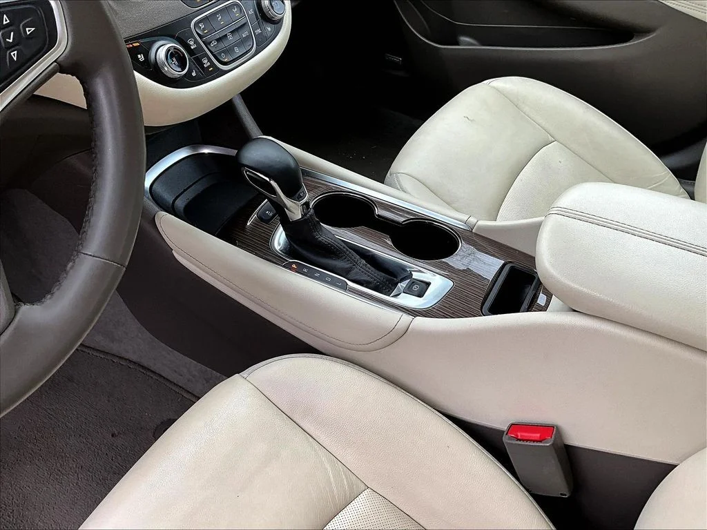 Used 2024 Gray Chevrolet LT image 21