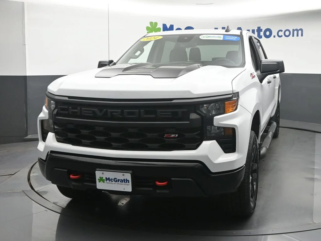 Used 2024 White Chevrolet Custom Trail Boss image 21