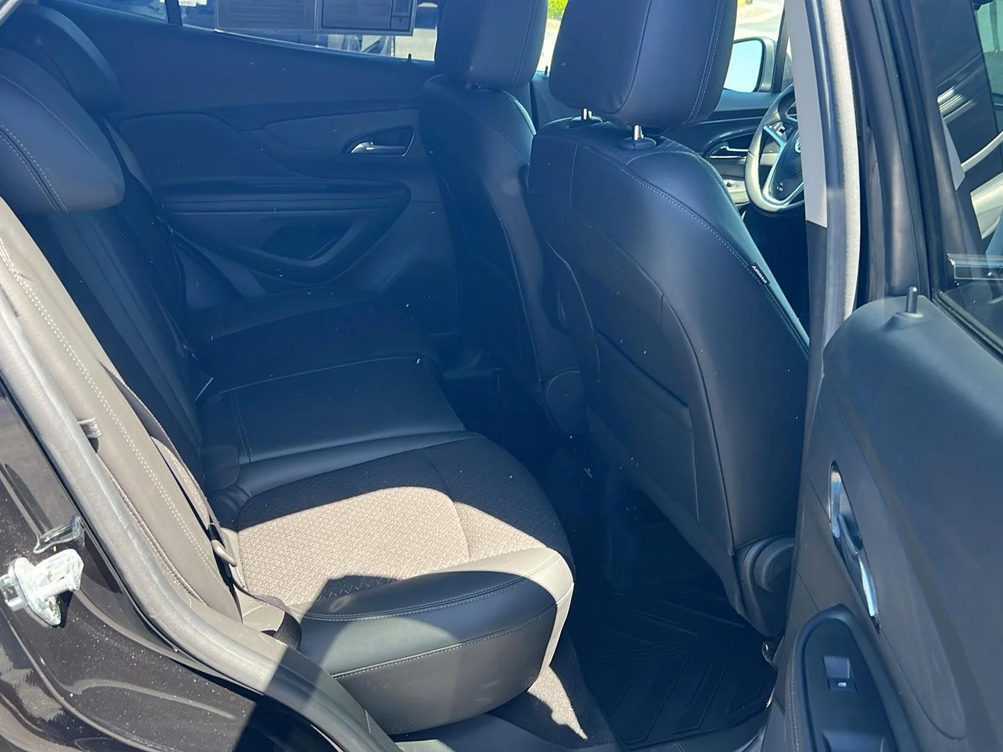 Used 2022 Ebony Twilight Metallic Buick Preferred image 12