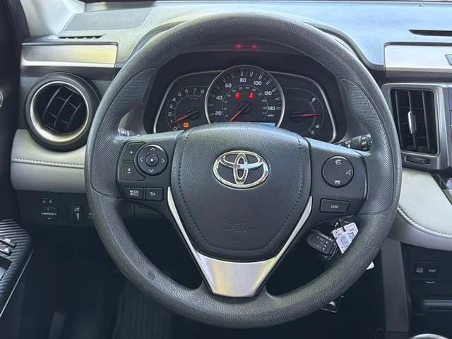 Used 2015 Silver Toyota XLE image 23