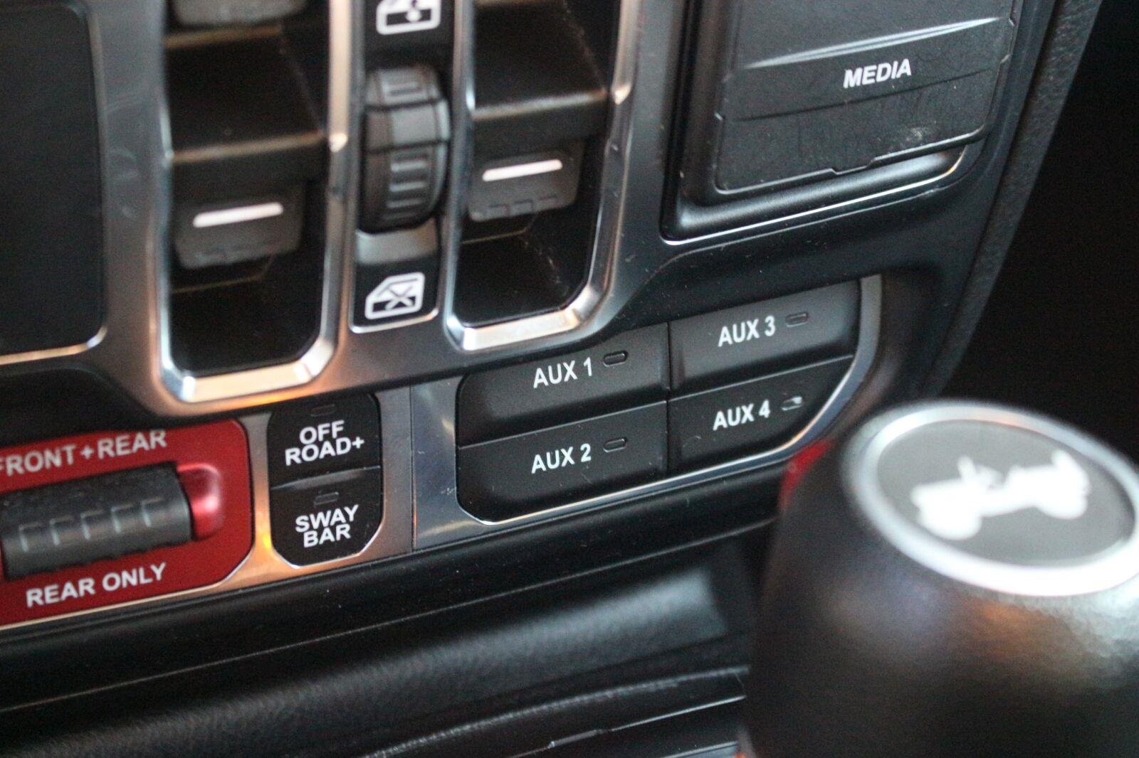 Used 2024 Grey Jeep Rubicon image 27