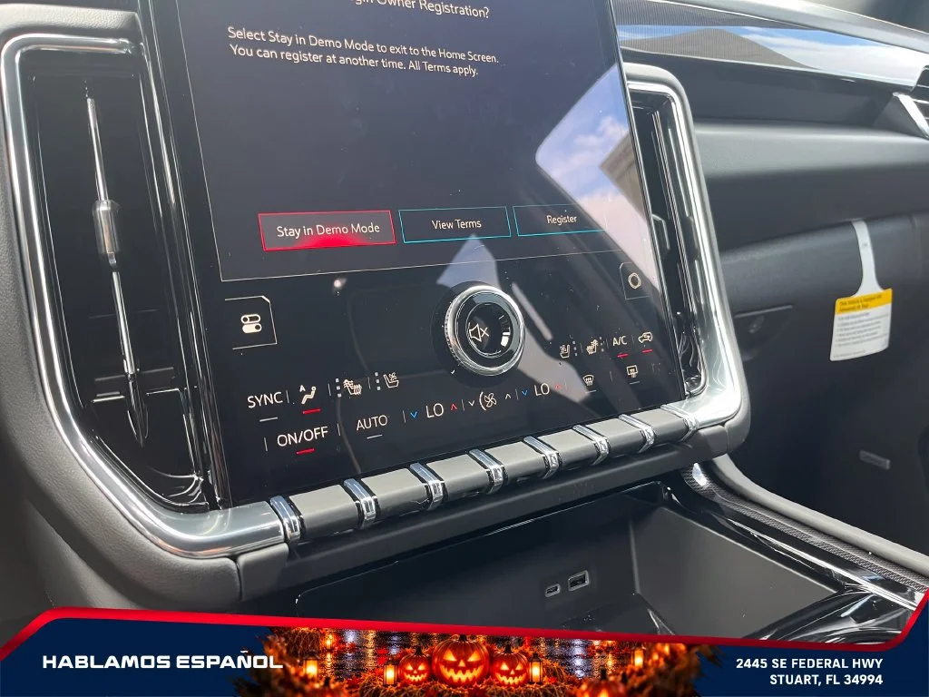 New 2027 Summit White GMC Elevation image 30
