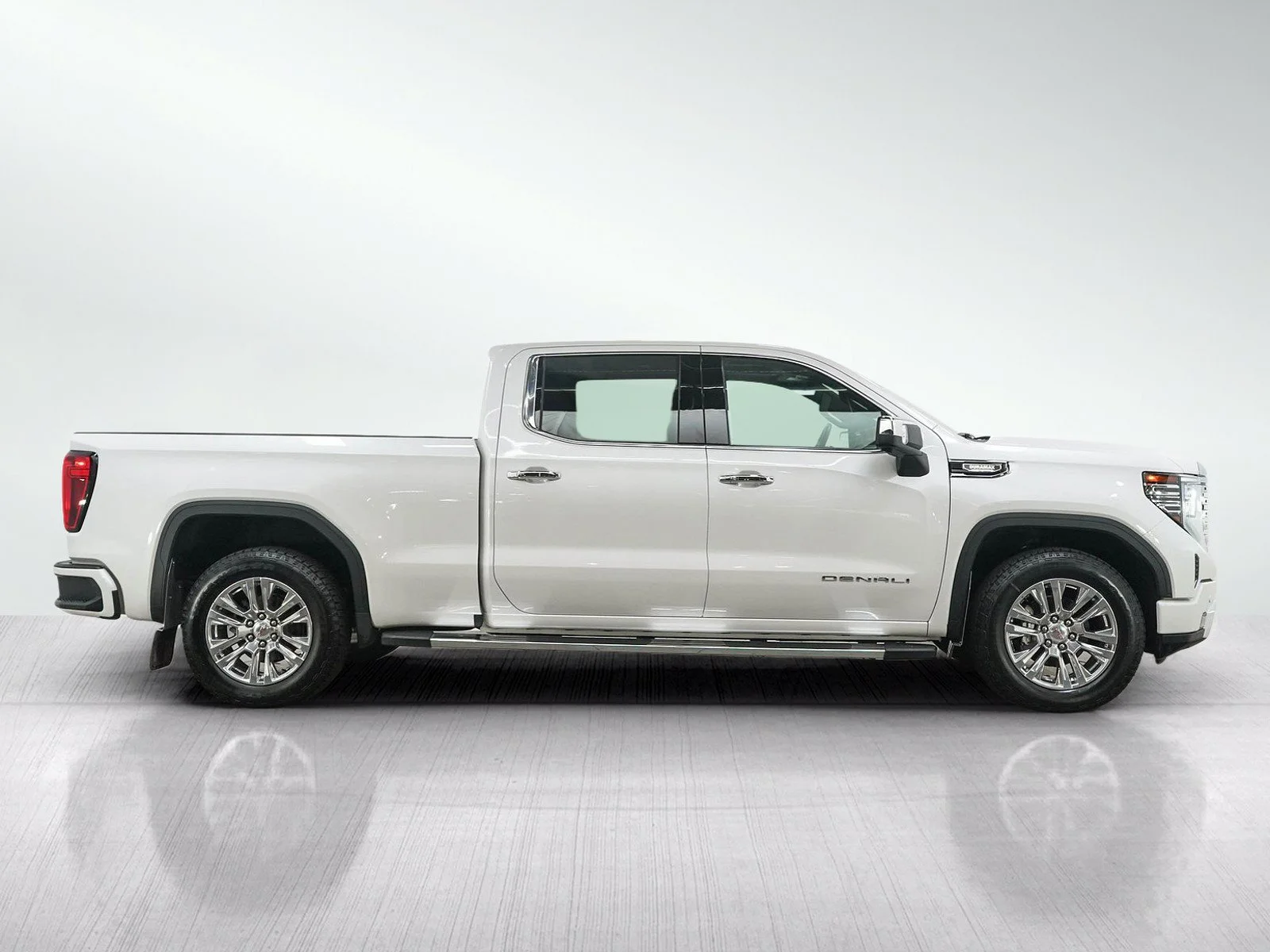 Used 2023 White Frost GMC Denali image 6