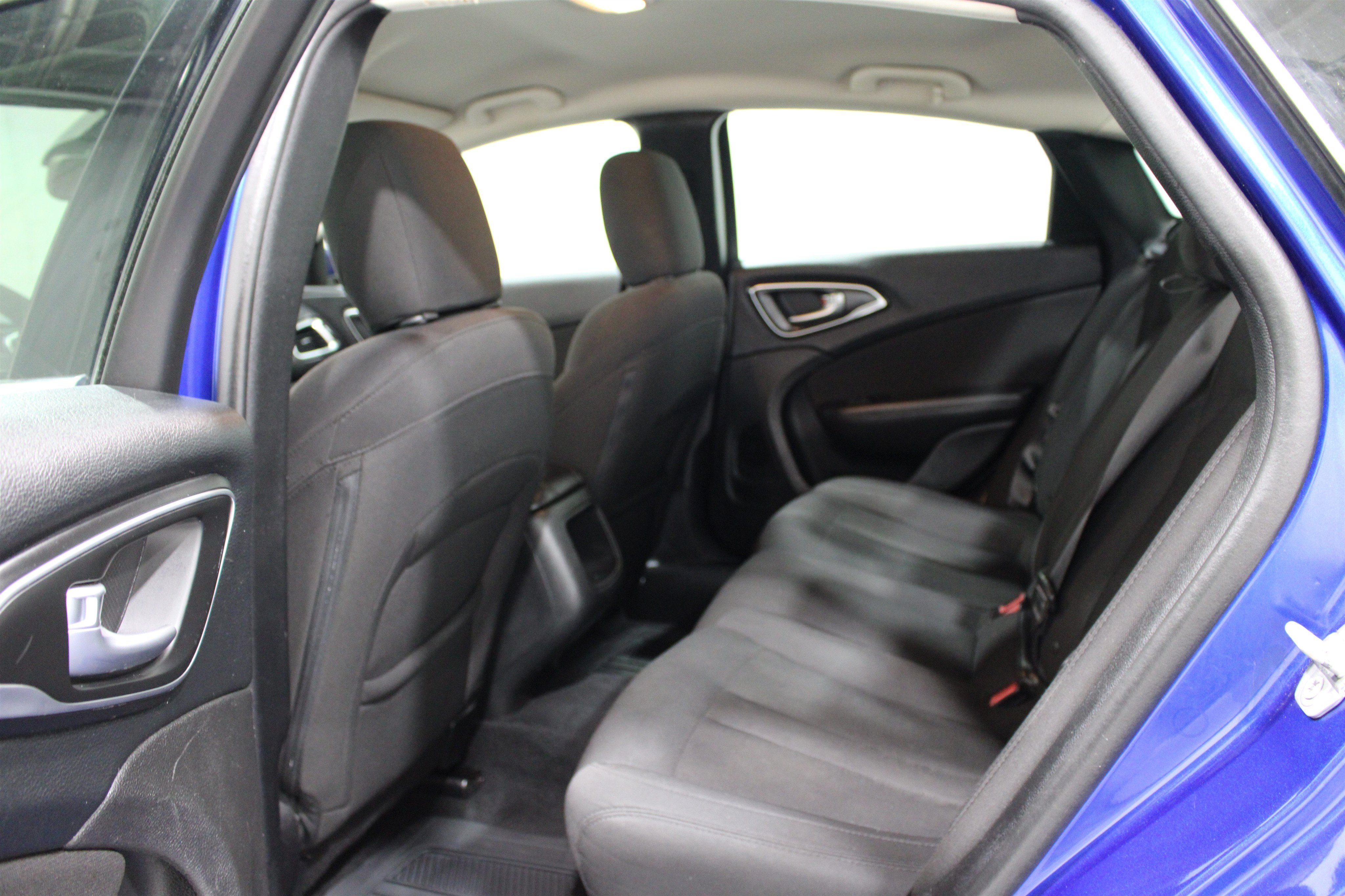 Used 2015 Vivid Blue Pearlcoat Chrysler Limited image 16