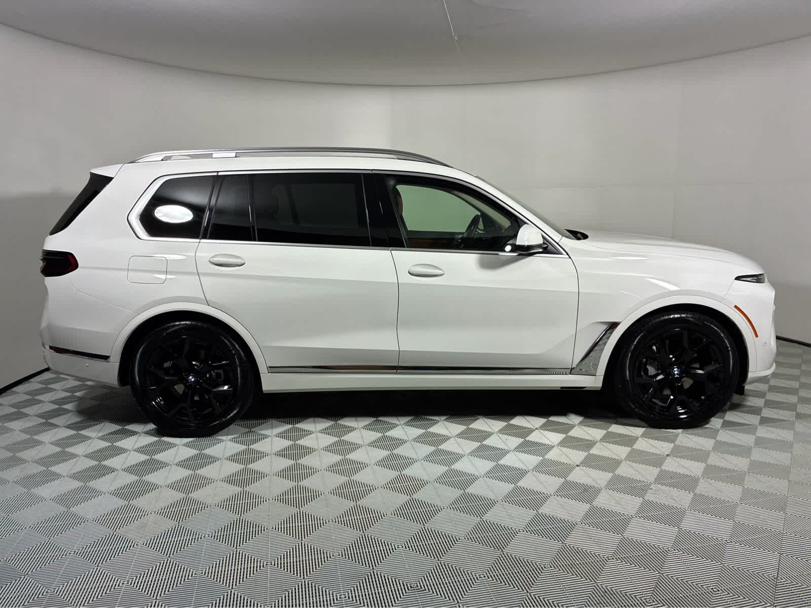 Used 2026 Alpine White BMW xDrive40i image 4