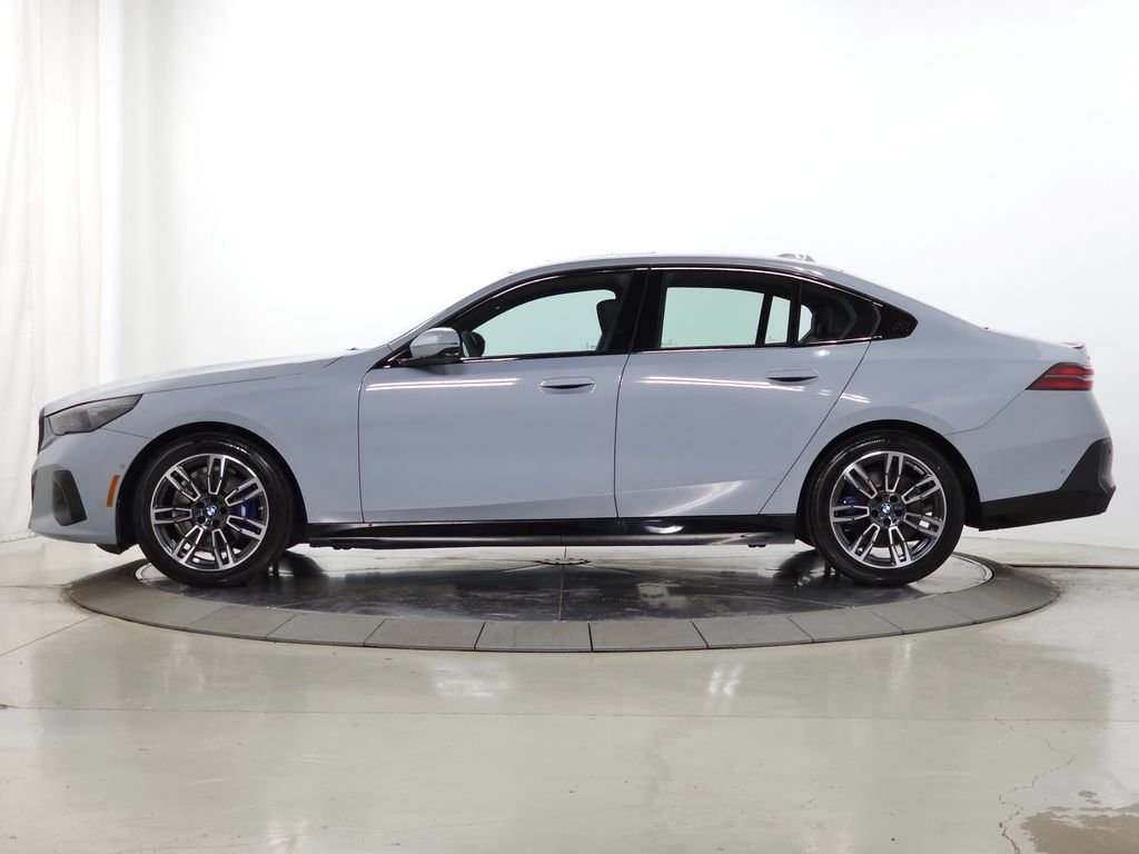 Used 2026 Gray Metallic BMW 530i xDrive image 5