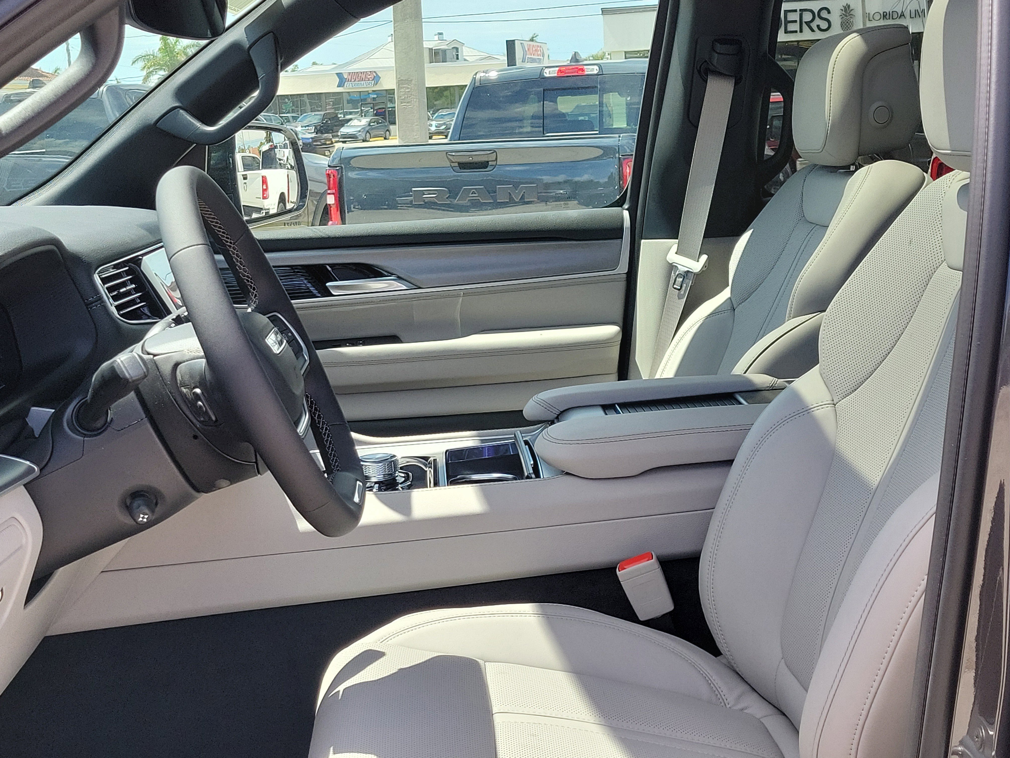 New 2026 Baltic-Gray Metallic Clear-Coat Exterior Paint Jeep Limited Altitude image 18
