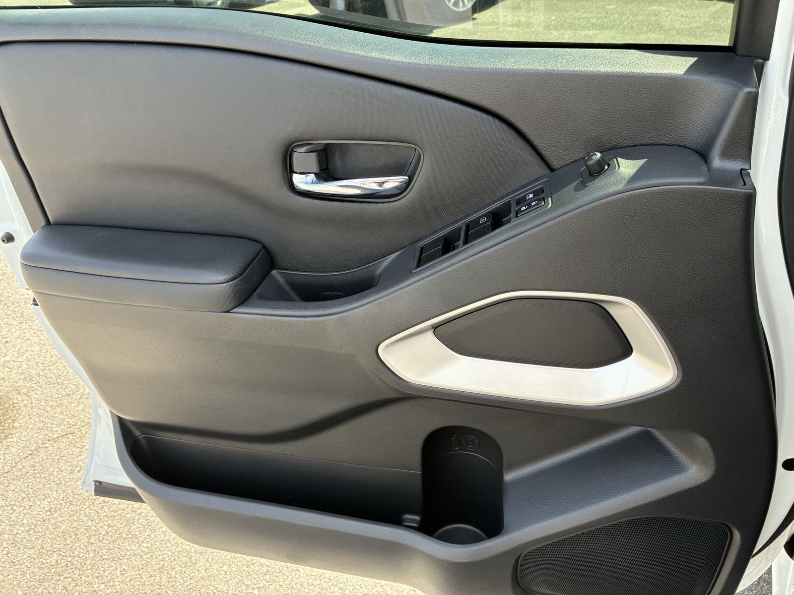 Used 2023 White Nissan SV image 22