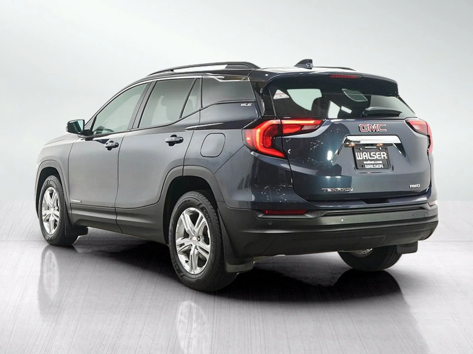 Used 2019 BLUE STEEL METALLIC GMC SLE image 3