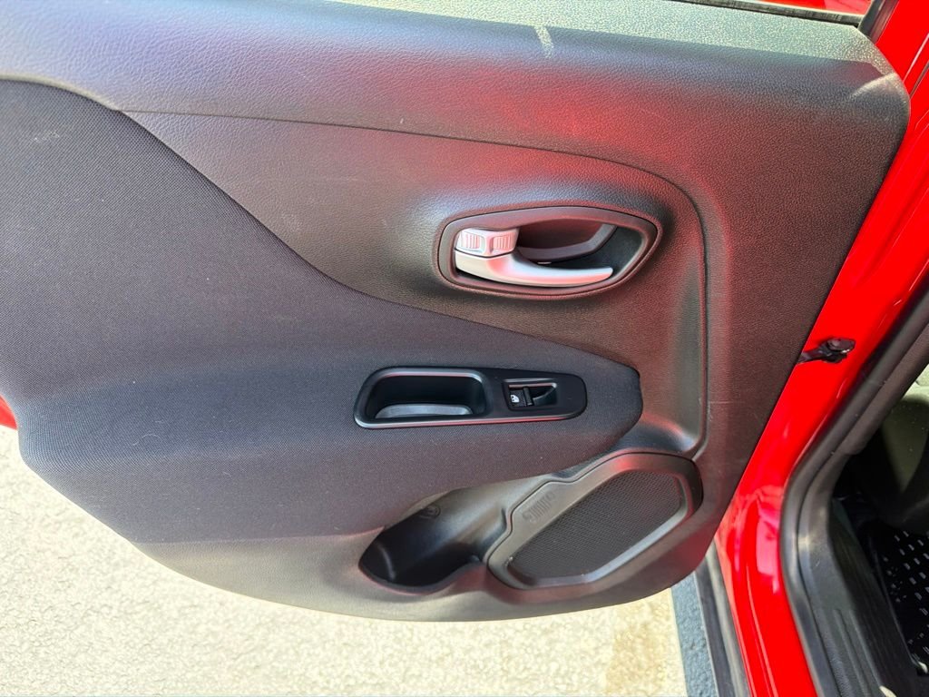 Used 2020 Red Jeep Latitude image 12